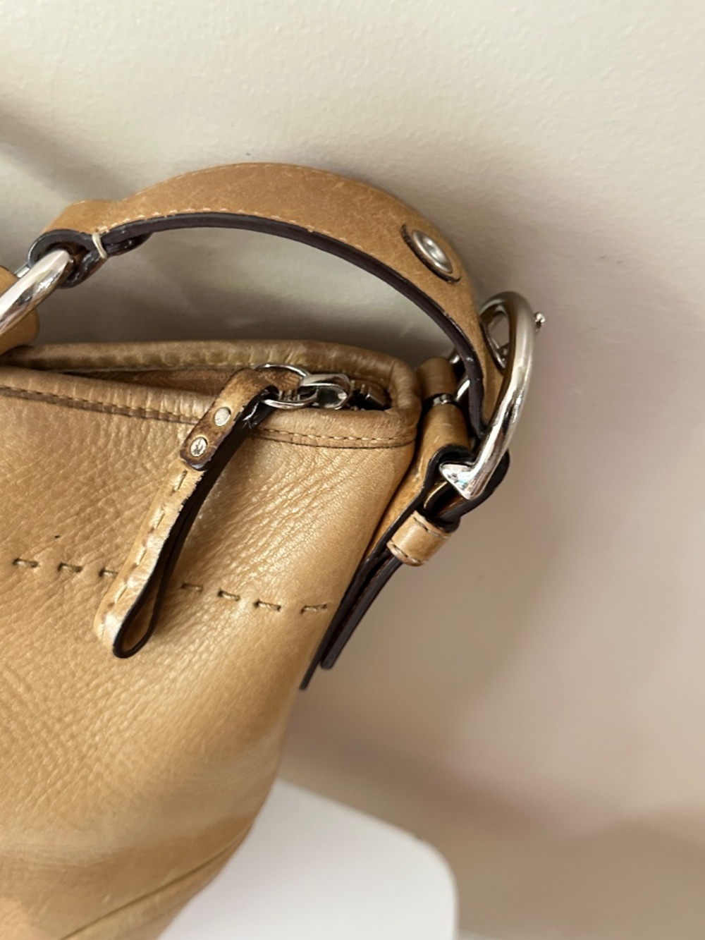 Vintage Coach Soho Studded Demi Hobo HandBag Camel Brown Leather F10932 Y2K - Picture 9 of 16